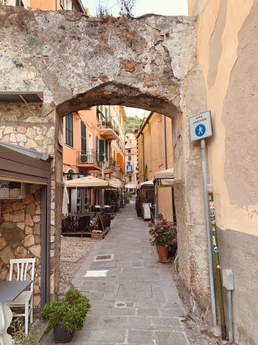 Historic Downtown Home By The Sea With King Bed Monterosso al Mare Luaran gambar